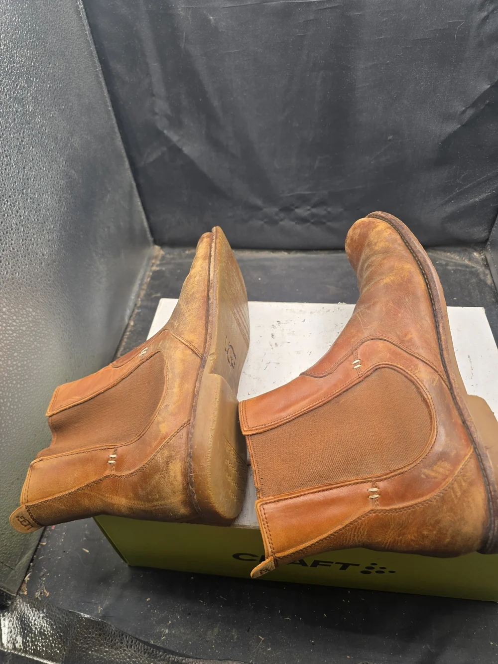 UGG Men's Tan Leather Chukka Boots